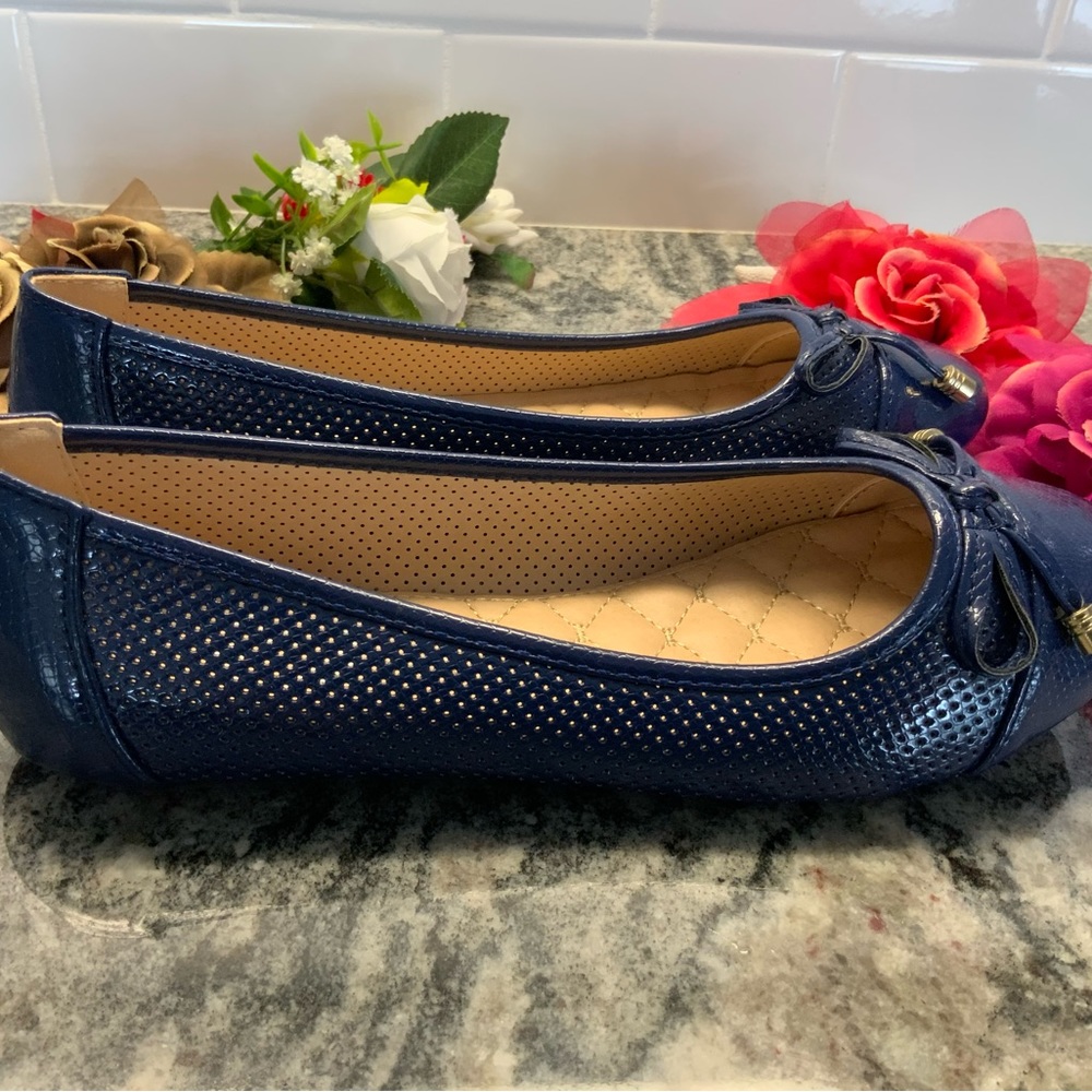 BRAND NEW 💕Woman’s royal blue flats with bow on front. BRAND NEW, NEVER WORN.💕 - Picture 3 of 7